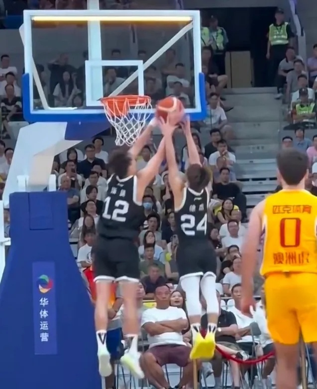 戒指, 打出了不逊, 彩的表现