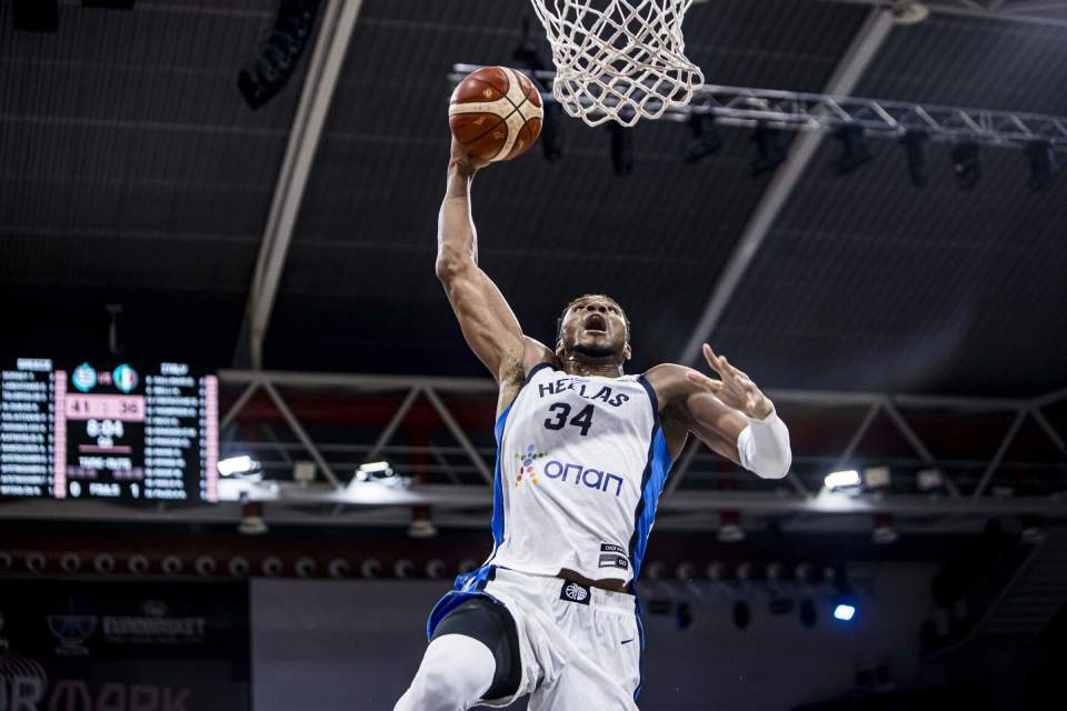 他先是后仰, 开始后, 比赛日 他先是后仰, 开始后, 比赛日