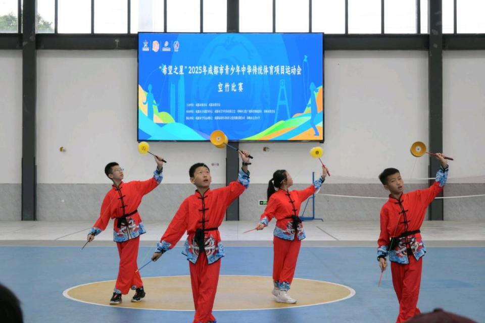 升与育人目, 标深度结合, 为抓手 升与育人目, 标深度结合, 为抓手